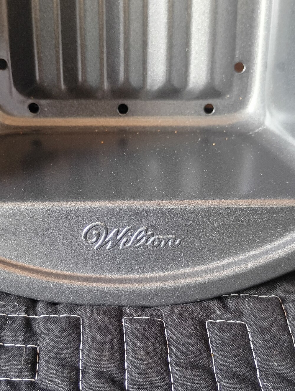 Wilton 2-Piece Non-Stick Meatloaf Pan Set - Picture 3 of 14